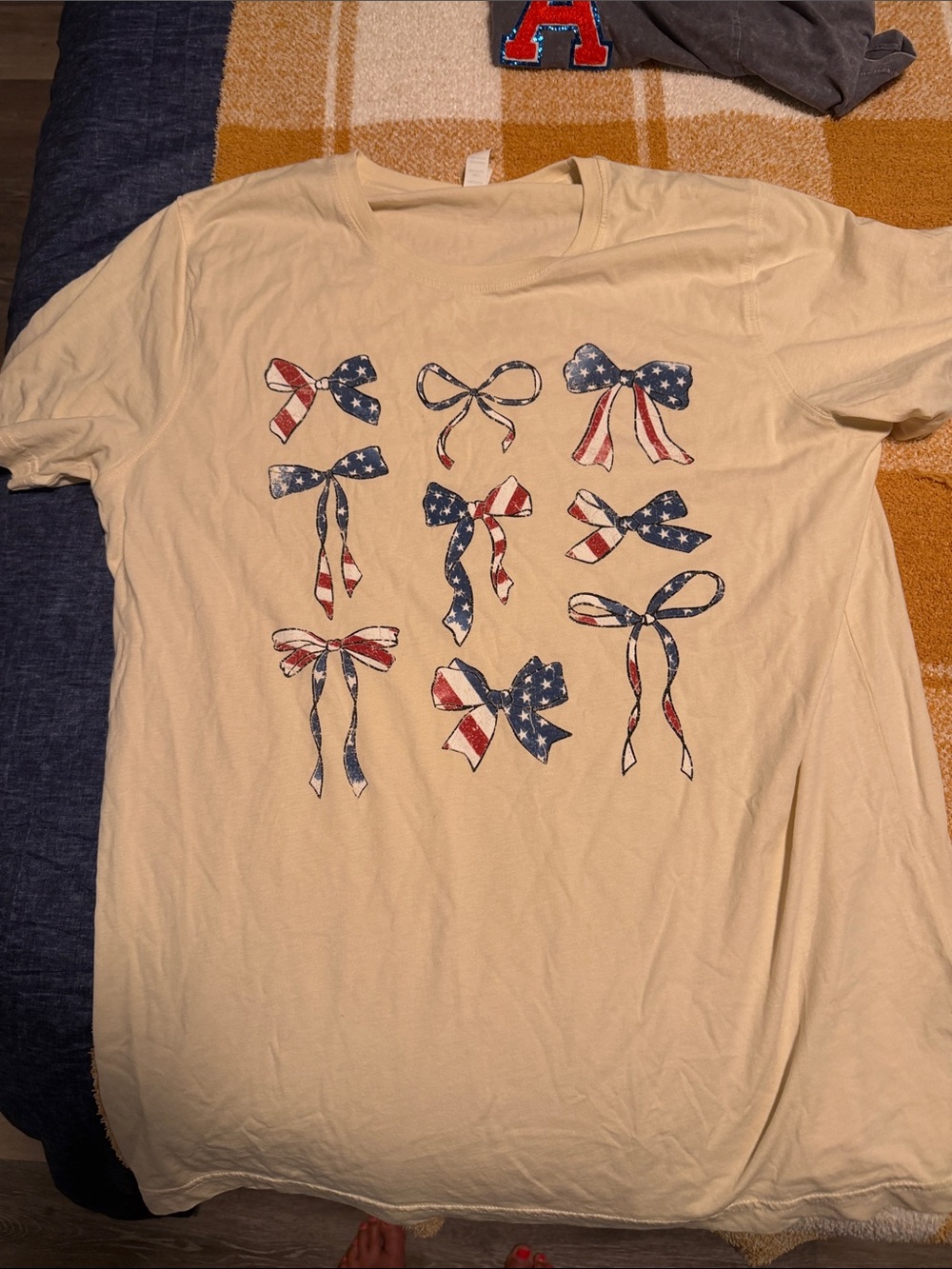 Rusty Cream Short Sleeve Tee with Patriotic Bow Print
